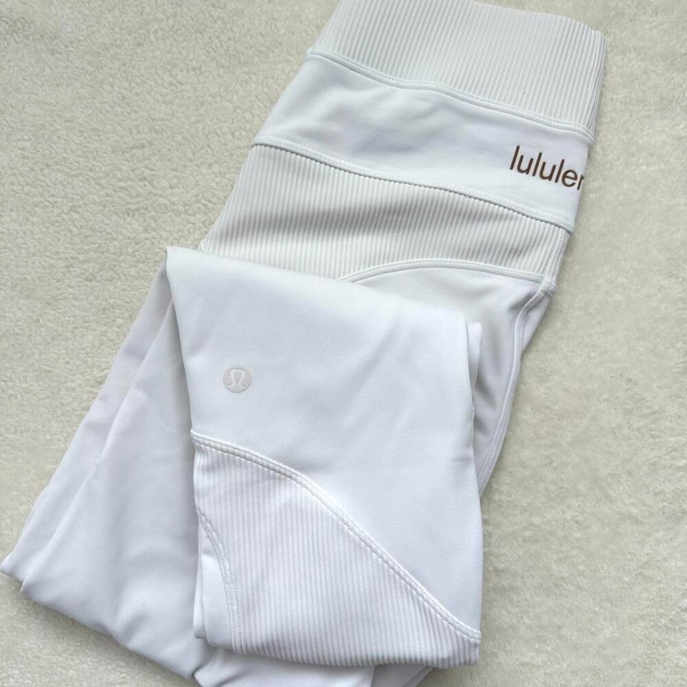 White lululemon leggings w ribbed